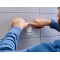Tesa Clou Adhesif Ajustable pour Carrelage & Metal 4kg - Clou Autocollant pour Surfaces Lisses et Solides dans les Salles de Bai