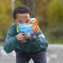 Nerf Elite Junior, blaster Explorer Easy-Play, facile a tenir, charger et tirer, 8 fléchettes Nerf Elite