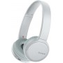 Sony WH-CH520W casque BT blanc à l'oreille
