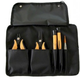 Ensemble de 5 outils à main différents (1 pince à épiler, 1 cutter, 1 pince et 2 tournevis)