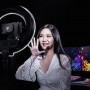 Razer Kiyo - 1080p 30 Fps / 720p 60 Fps Streaming Webcam avec Eclairage Annulaire de Luminosité Réglable, Microphone Intégré et 