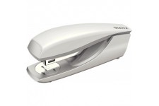 Leitz Agrafeuse de Bureau, Capacite 30 Feuilles, Blanc, Boitier Metallique Ergonomique, Agrafes Incluses, Gamme Style, 55620004