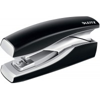Leitz Agrafeuse Sans Effort Softpress Flat Clinch, Capacite 30 Feuilles, Noir, Boitier Ergonomique, Agrafes Incluses, Gamme NeXX