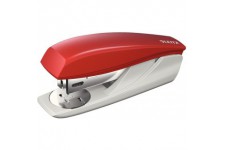 Leitz Petite Agrafeuse de Bureau, Capacite 25 Feuilles, Rouge, Boitier Ergonomique, Agrafes Incluses, Gamme NeXXt, 55010025